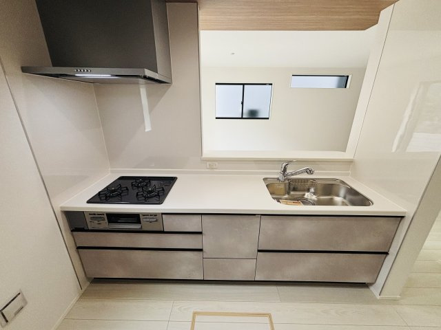 GRAFARE瀬戸市山の田町｜名古屋市の戸建ならホームアップのキッチン|お子様を見守りながらお料理ができるオープン対面キッチン