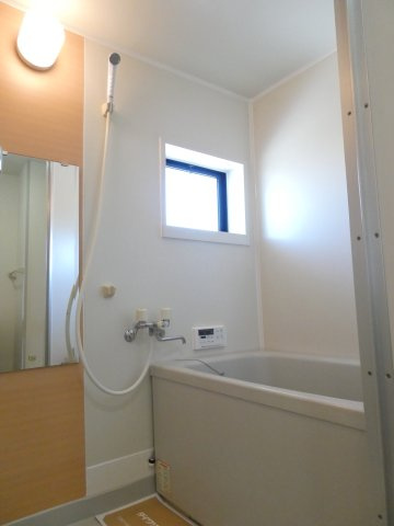 ハイカムールあすかBの浴室