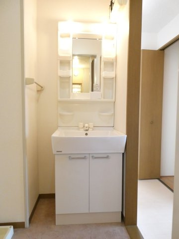 ハイカムールあすかBの独立洗面台