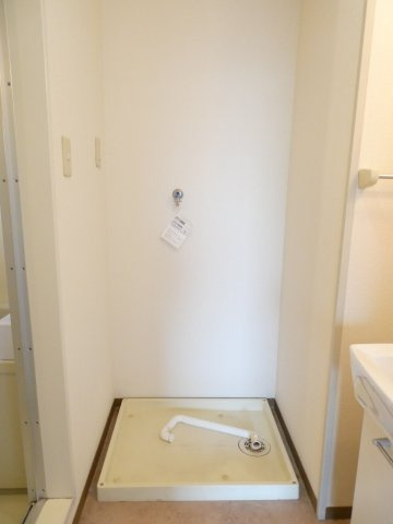 ハイカムールあすかBの洗面所|洗濯機置き場