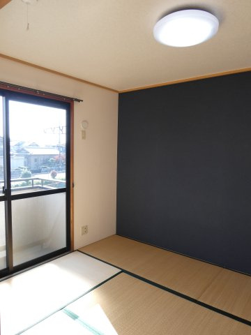 ハイカムールあすかBの和室