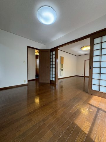 狭山市柏原中古戸建の居間・リビング