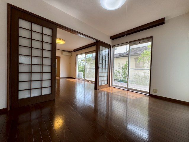 狭山市柏原中古戸建の居間・リビング