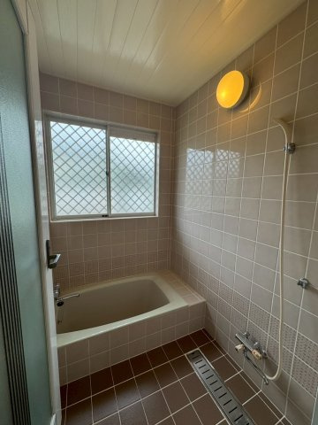 狭山市柏原中古戸建の浴室