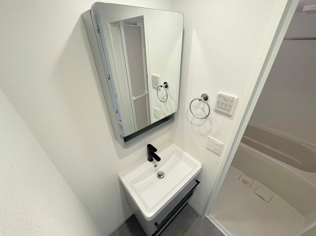 セレニテ新大阪プリエの独立洗面台