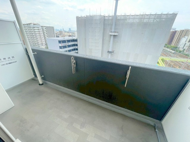 セレニテ新大阪プリエのバルコニー