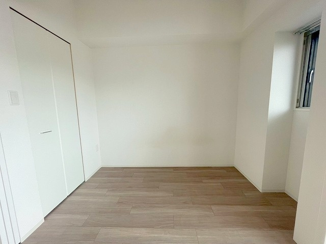 セレニテ新大阪プリエの洋室