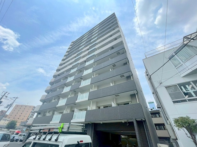 セレニテ新大阪プリエの外観