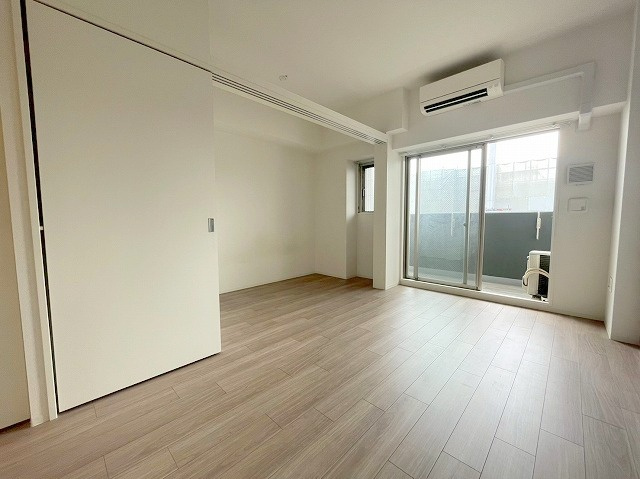 セレニテ新大阪プリエの居間・リビング