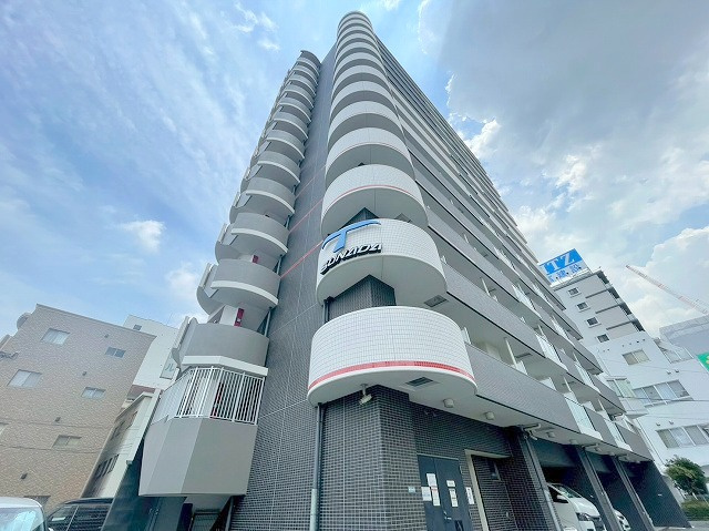 セレニテ新大阪プリエの外観