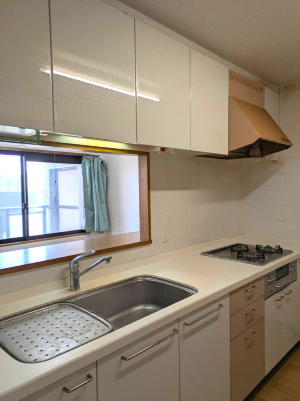 サーパス医大前第2のキッチン|コンパクトなキッチンで掃除もラクラク