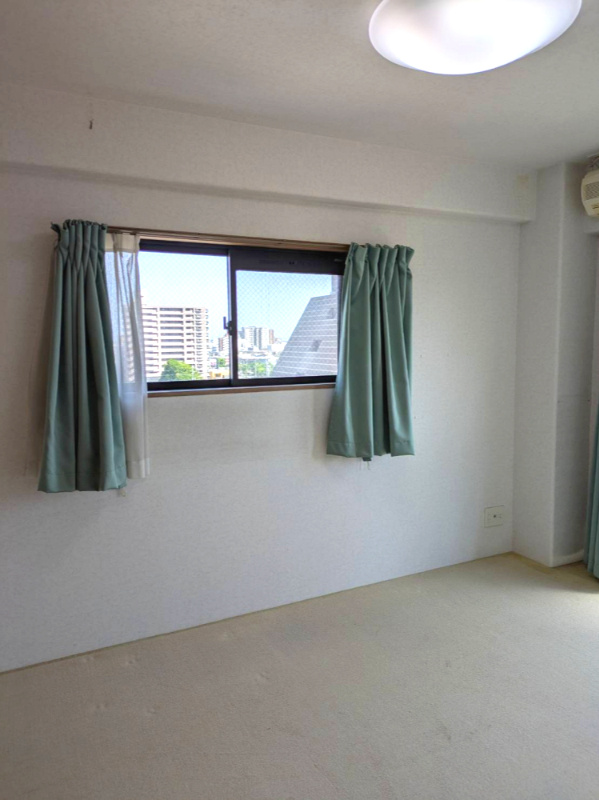 サーパス医大前第2の洋室|個人の部屋や寝室として使える洋室です