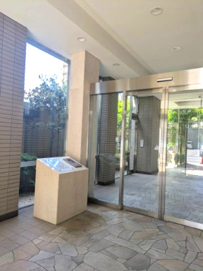 サーパス医大前第2のエントランス