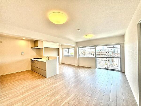 OTC第一ハイツの居間・リビング|こちらの居間で趣味の時間をお楽しみください