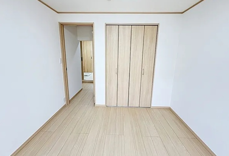 大宮七里グリーンハイツ6号棟の洋室|明るい洋室です