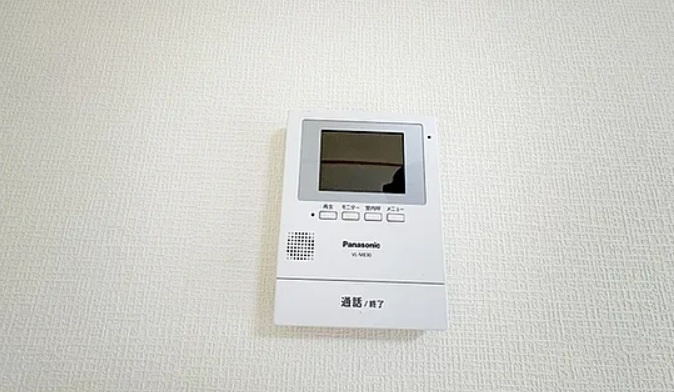 大宮七里グリーンハイツ6号棟の防犯設備|モニター付きインターホンです