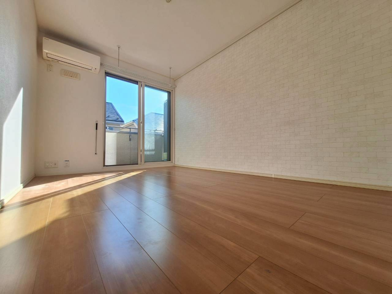 ＯＺ吉祥寺の居間・リビング|★おしゃれなアクセントクロス★