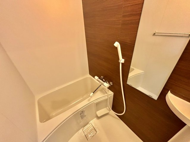 ＫＯＫＯＰＥＬＬＩ花田の浴室