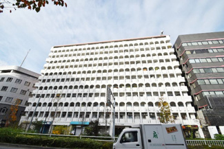 【外観】 | 手入れの行き届いた外壁やエントランスなど、「見ればわかる」レベルで清潔感を保ったマンションです。築年数を感じさせない姿で皆様をお出迎えします。～即日のご見学可能～　お問合せはお気軽にどうぞ。
