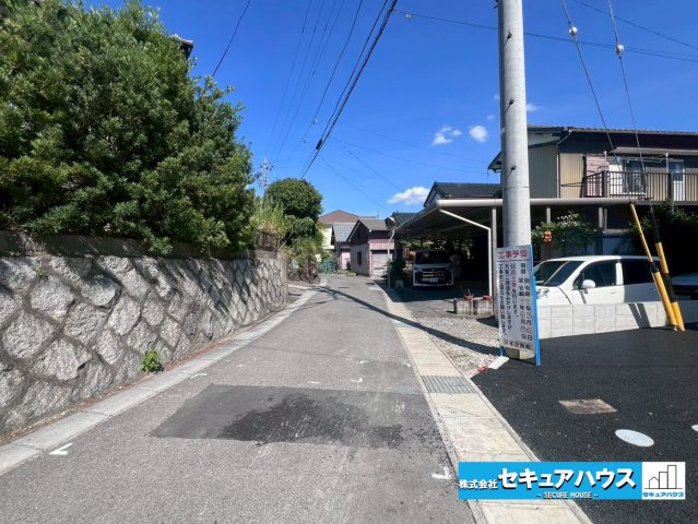 【今からご案内可能】刈谷市小垣江町　全４棟の前面道路含む現地写真|事前予約にて現地ご見学いただけます！お気軽にお問い合わせください♪
■株式会社　セキュアハウス■
住宅ローンに強く、知識、経験豊富なスタッフ在籍
お客様に寄り添い、ご成約後もサポート致します。