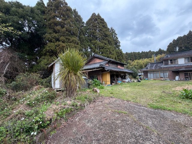 都城市安久町の中古一戸建の庭