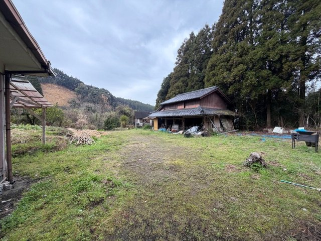 都城市安久町の中古一戸建の庭