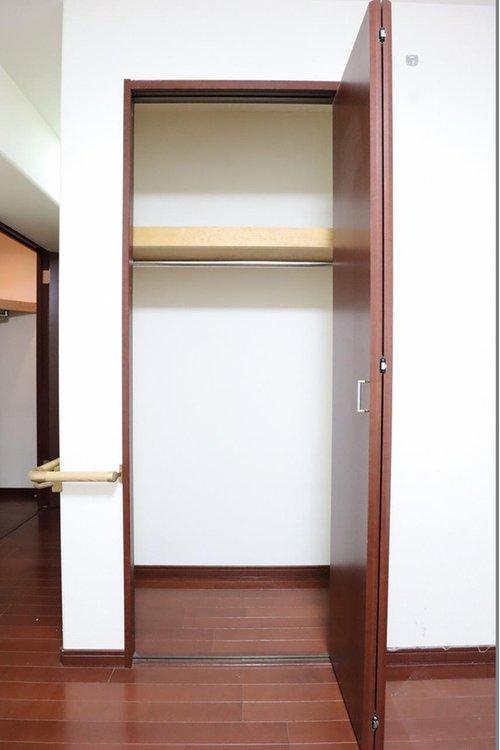 アルファステイツ五軒邸の収納|洋室 8帖 クローゼット