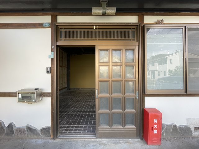 有玉台4丁目　貸店舗の玄関