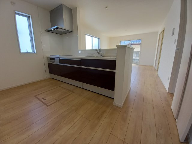 ◇住宅ローン相談OK♪【錦町花ノ井　3号棟】人気家電プレゼント中◇のキッチン|◆同施工◆お子様が走り回っても安心の広々リビング。こだわりの家具でコーディネイトしてみませんか？

