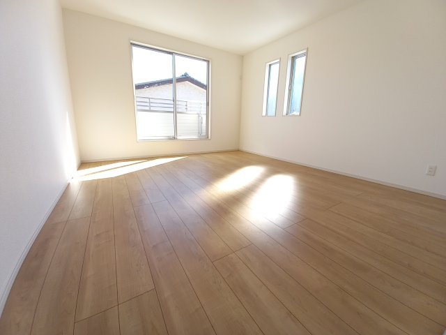 ◇住宅ローン相談OK♪【錦町花ノ井　3号棟】人気家電プレゼント中◇の洋室|◆同施工◆柔らかい陽光が差し込む明るいお部屋を演出いたします♪　寝室にも、子供部屋にも、趣味のお部屋にもお使いいただけます♪