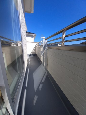 ◇住宅ローン相談OK♪【錦町花ノ井　3号棟】人気家電プレゼント中◇のバルコニー|◆同施工◆　
洗濯物から布団まで一度にたくさん干せて便利です♪
眺めのよいバルコニーで、あなただけのリラックスタイムを☆