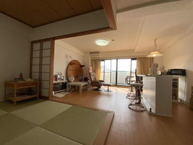 コースト・ビュー・サントピアの和室|和室からリビング