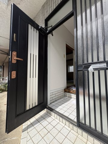 中藤貸家の玄関
