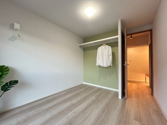 【価格改定】南円明寺ヶ丘団地14棟の洋室|洋室（約5.5帖）
お子様部屋や書斎等、様々な用途でご活用可能です！