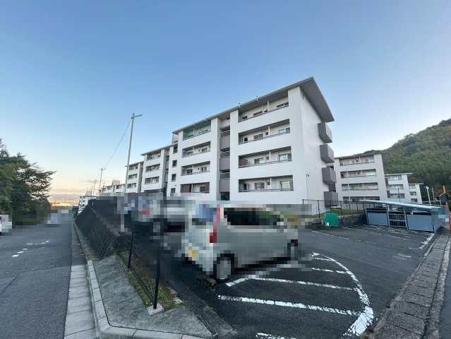 【価格改定】南円明寺ヶ丘団地14棟の駐車場|駐車場がございます（1台権利付き）