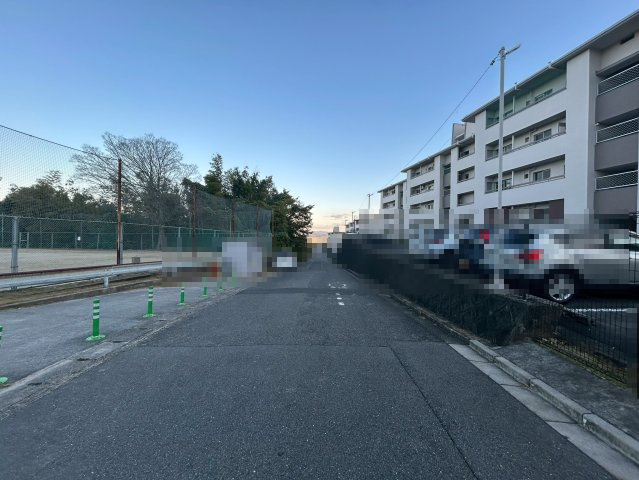 【価格改定】南円明寺ヶ丘団地14棟のその他|前道が広々としており、駐車も楽々です！