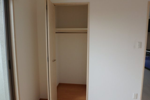 サンライズエモトの収納|別部屋同間取りのお写真となります。参考にご覧くださいませ。