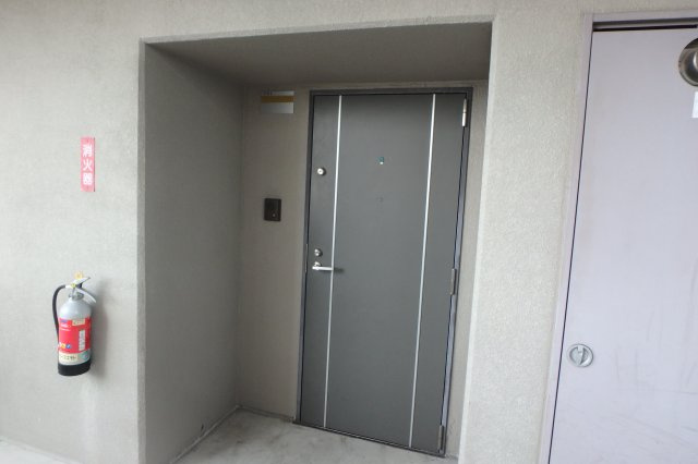サンライズエモトの玄関