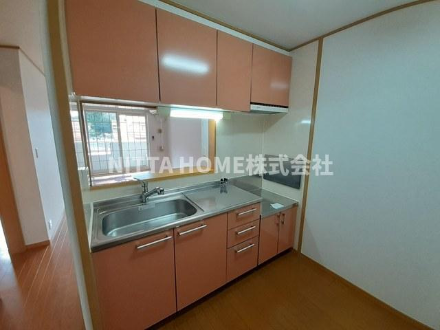 ウィル　ヴェスティージ　壱番館のキッチン|カウンターキッチンは上下収納がついています◎