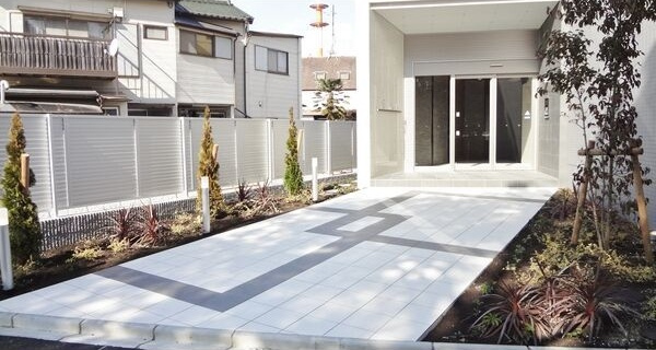 メゾンアイカのエントランス