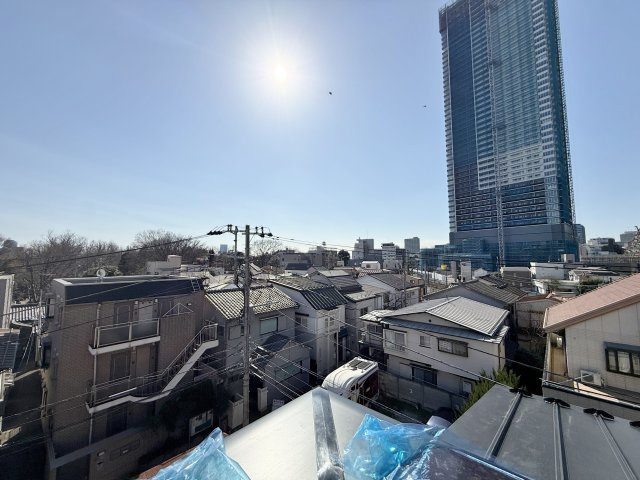 豊島区南池袋4丁目 限定1棟の前面道路含む現地写真|周辺に高い建物はないので開放的な眺望が広がります