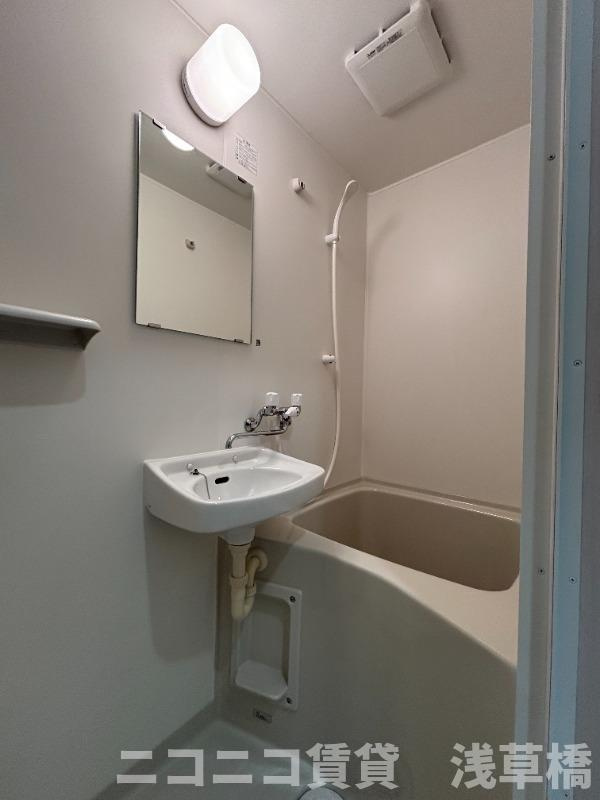 リブ東小岩の浴室