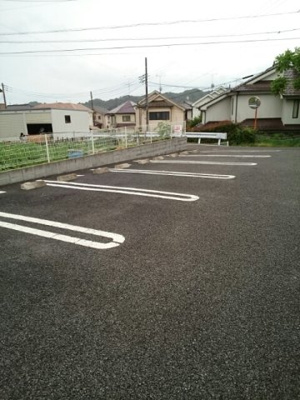 【駐車場】 | グランサンセール | 駐車場完備です