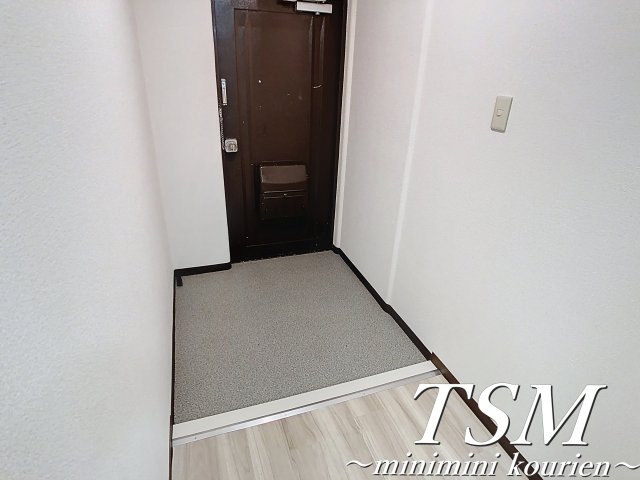 第３林ビルの玄関