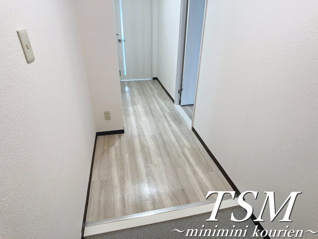 第３林ビルの玄関