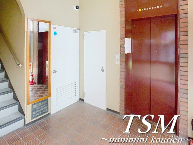 第３林ビルのエントランス