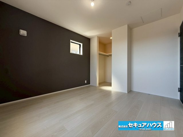 【今からご案内可能】刈谷市野田町北菰神 全2棟の洋室|【洋室】
◆お子様のお部屋や主寝室、来客時の宿泊室、趣味のお部屋としてもご利用いただけます♪