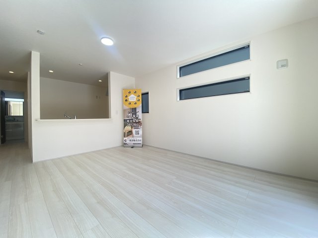『八王子市新築戸建て』八王子市1549-3【仲介手数料無料】　１６期の居間・リビング|～仲介手数料無料☆八王子ひなた不動産～　八王子市下恩方町　新築戸建て