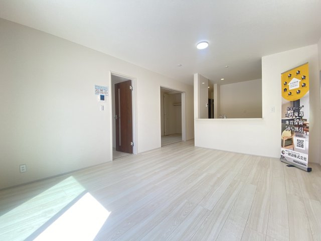 『八王子市新築戸建て』八王子市1549-3【仲介手数料無料】　１６期の居間・リビング|～仲介手数料無料☆八王子ひなた不動産～　八王子市下恩方町　新築戸建て