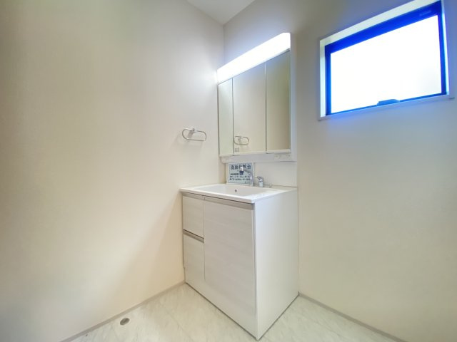 『八王子市新築戸建て』八王子市1549-3【仲介手数料無料】　１６期の独立洗面台|～仲介手数料無料☆八王子ひなた不動産～　八王子市下恩方町　新築戸建て